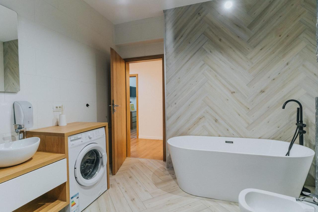 Urban Safari At Eas Residence Oradea Exterior photo
